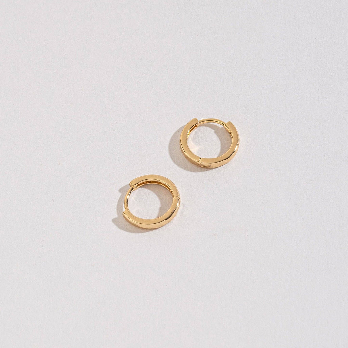 Medium Huggie Hoop Earrings: Gold