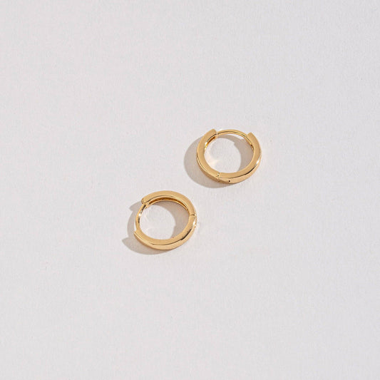 Medium Huggie Hoop Earrings: Gold